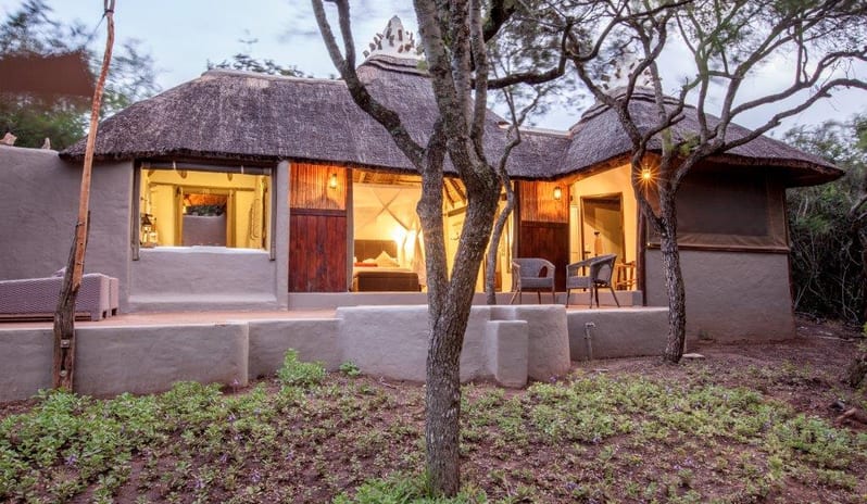 AMKHALA SAFARI LODGE - SUITE BACKYARD